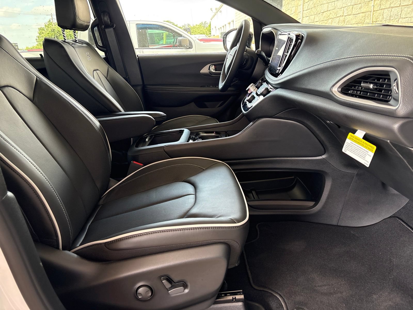 New 2027 Chrysler Pacifica Limited FWD image 22
