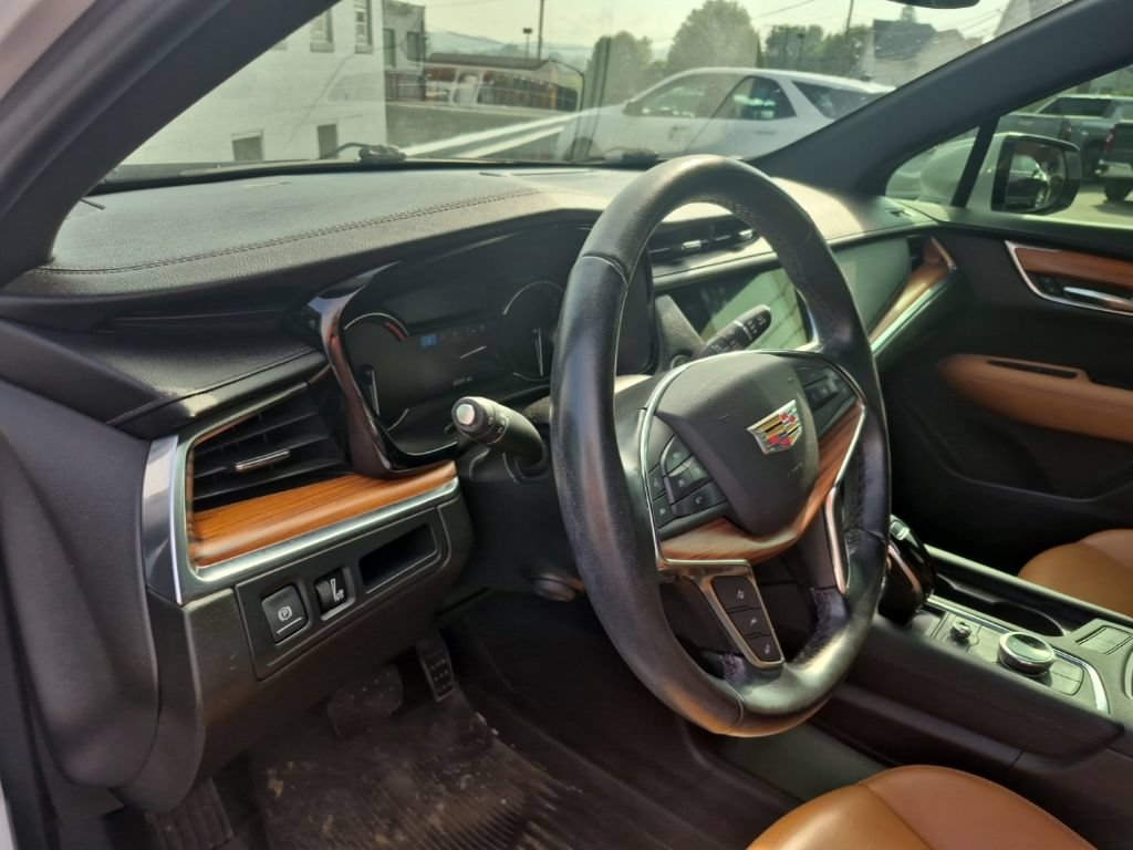 Used 2022 Cadillac XT5 Premium Luxury w/ LPO, Floor Liner Package AWD/4WD image 10