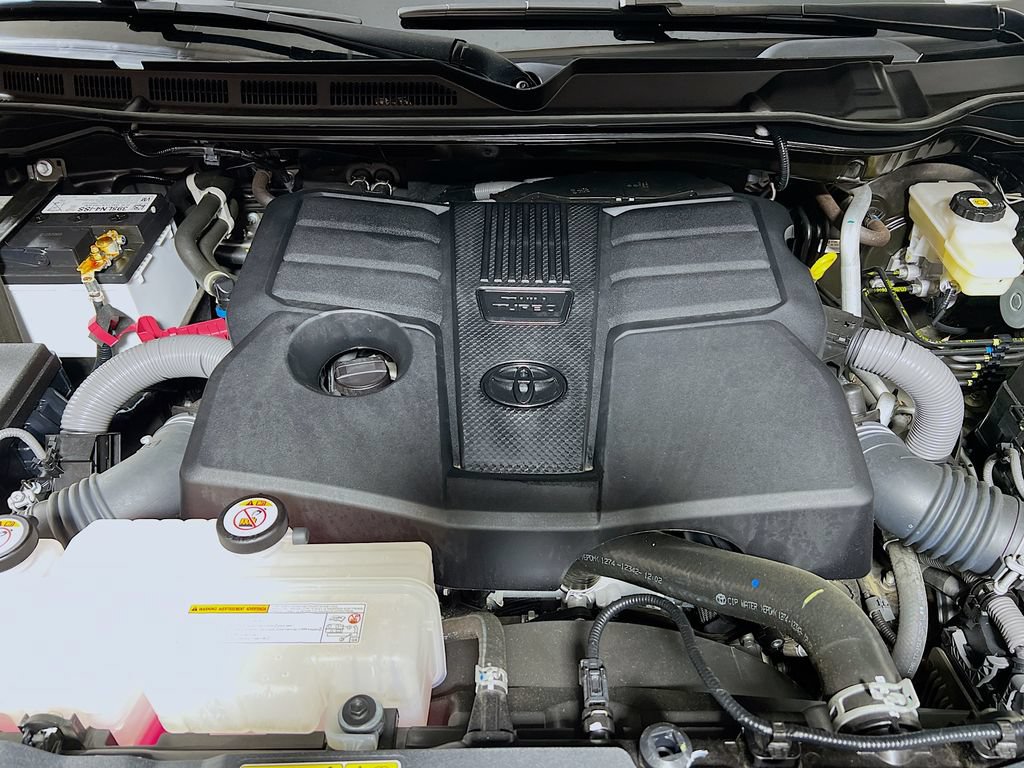 Used 2024 Toyota Tundra Limited AWD/4WD image 25