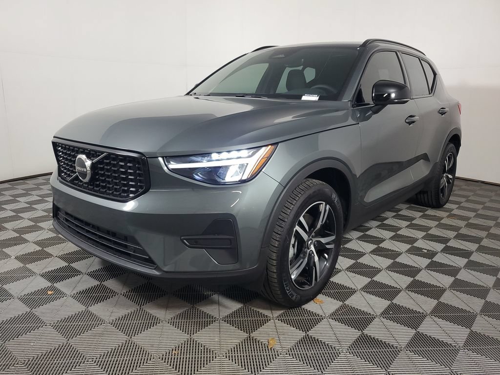 Certified 2026 Volvo XC40 B5 Core AWD/4WD image 4
