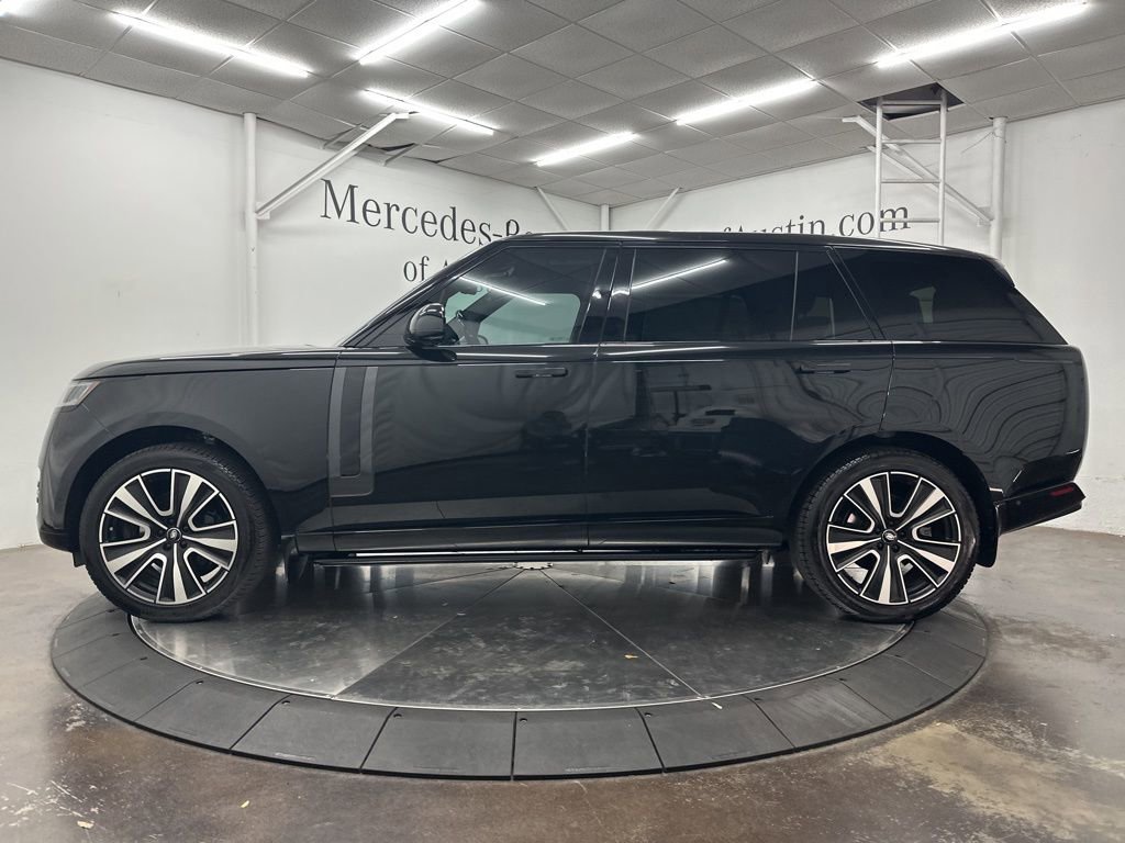Used 2025 Land Rover Range Rover Long Wheelbase SE image 4