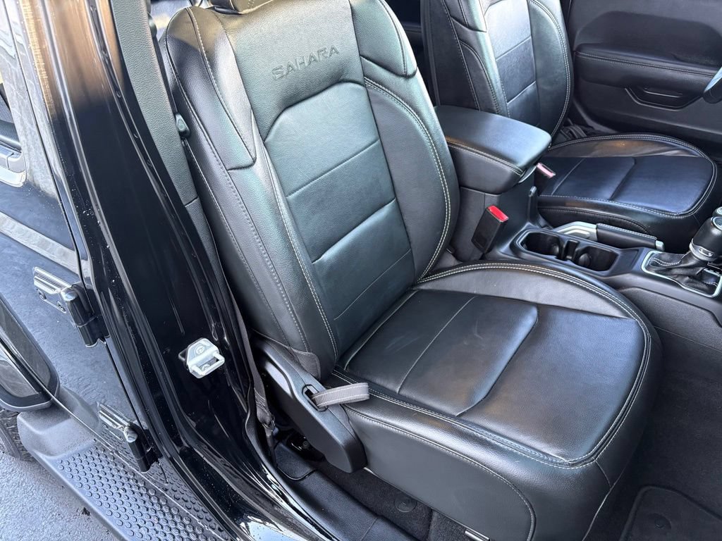 Used 2022 Jeep Wrangler Unlimited Sahara w/ LED Lighting Group AWD/4WD image 11