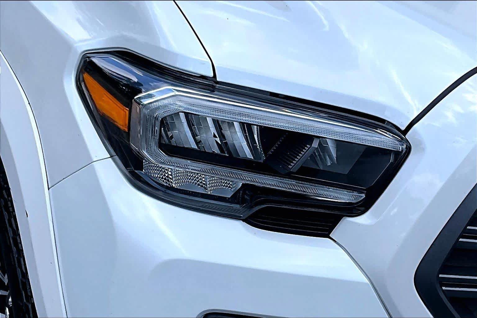 Certified 2021 Toyota Tacoma TRD Sport w/ TRD Premium Sport Package AWD/4WD image 28