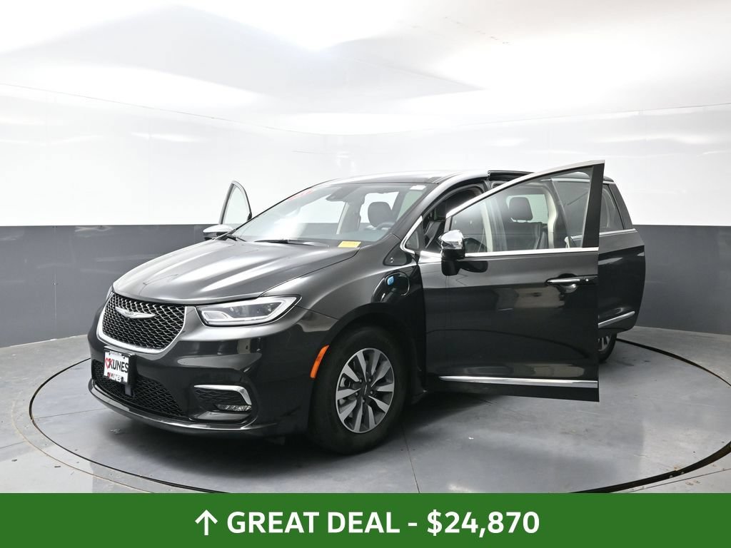 Used 2023 Chrysler Pacifica Limited FWD image 60
