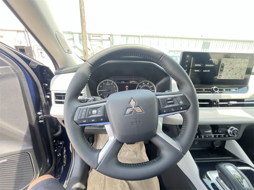 New 2025 Mitsubishi Outlander SE image 14