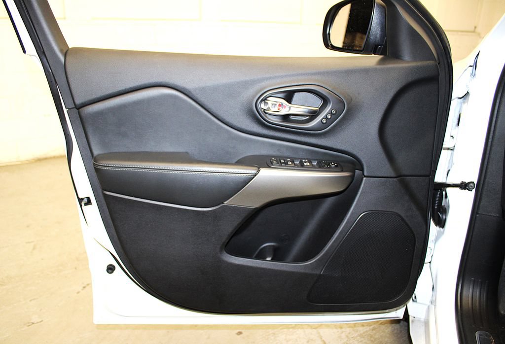 Certified 2020 Jeep Cherokee High Altitude AWD/4WD image 30