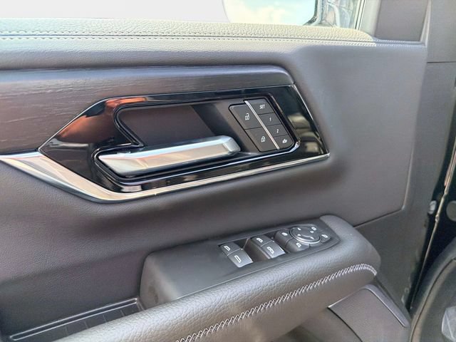 New 2026 GMC Yukon XL Denali w/ Denali Reserve Package AWD/4WD image 18