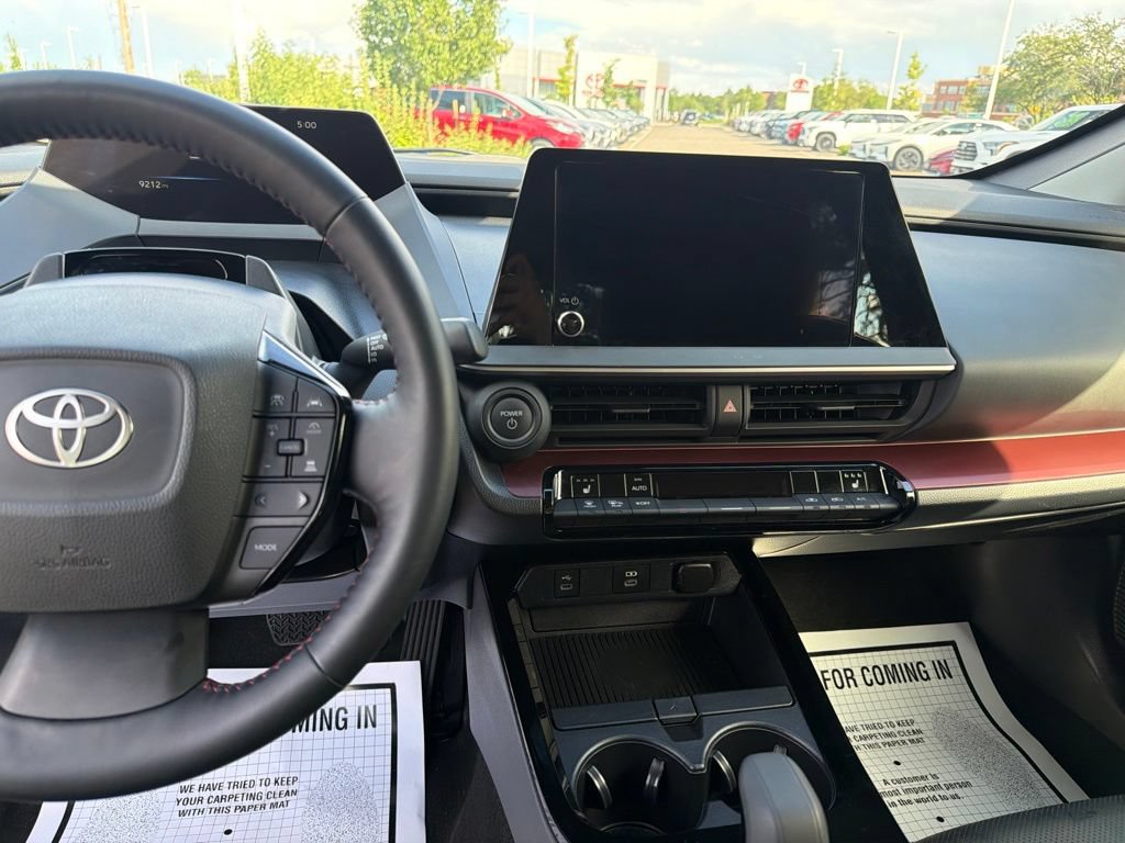 Used 2025 Toyota Prius Plug-In Hybrid FWD image 25