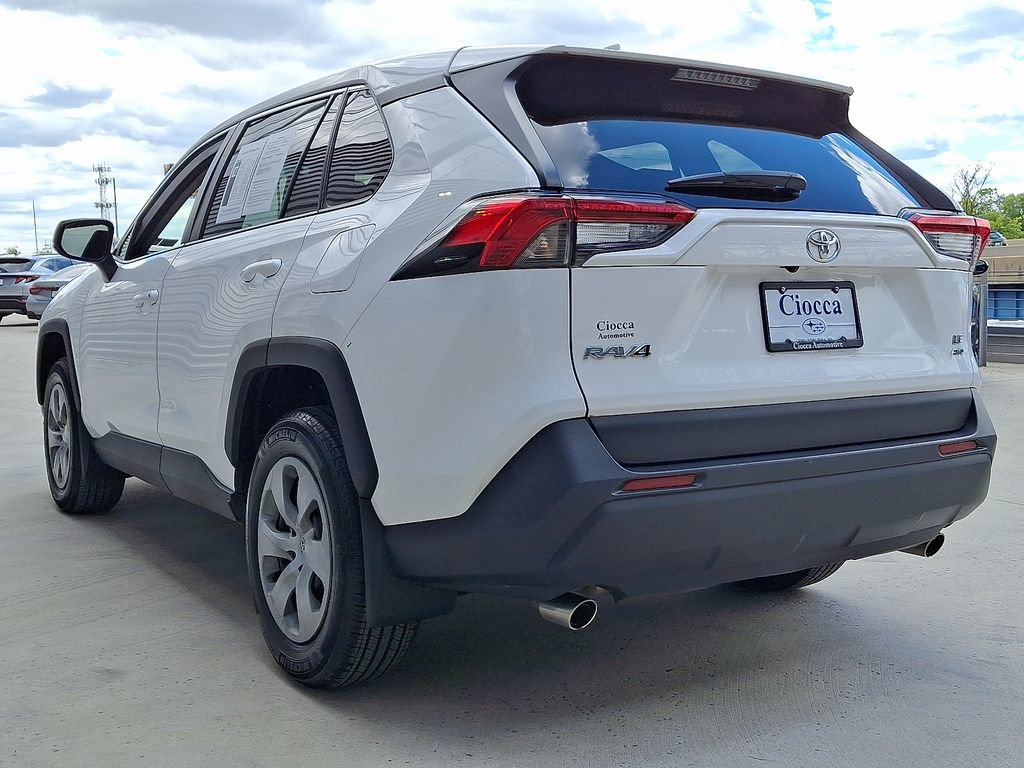 Used 2022 Toyota RAV4 LE AWD/4WD image 7