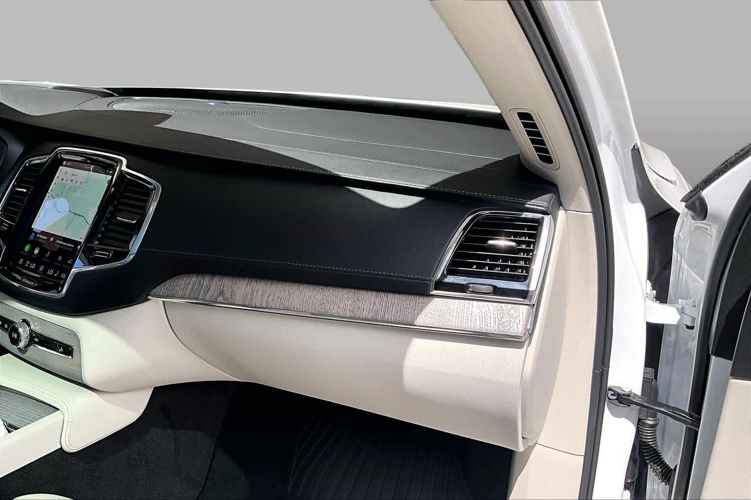 Used 2025 Volvo XC90 T8 Ultra w/ Protection Package Premier AWD/4WD image 19