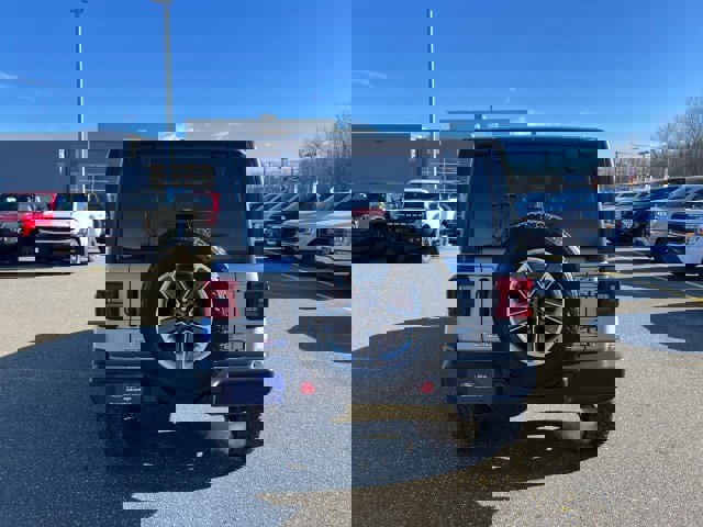 Used 2018 Jeep Wrangler Unlimited Sahara w/ Dual Top Group image 4