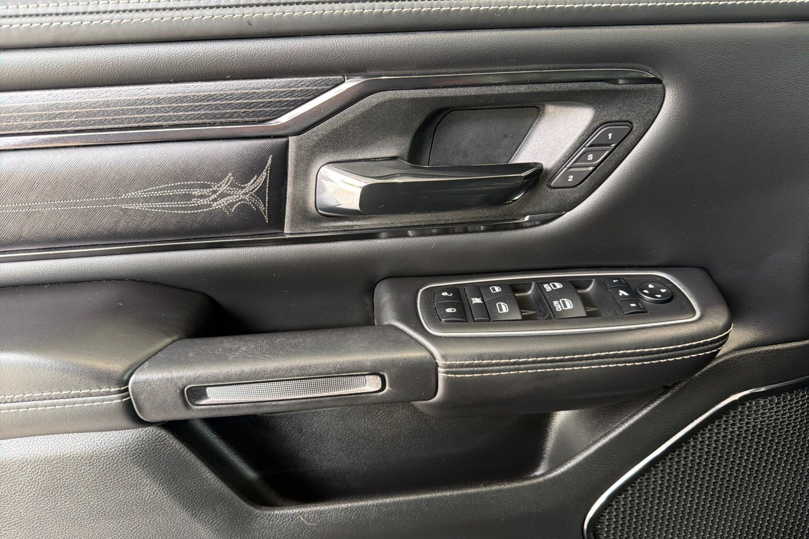 Used 2023 RAM 1500 Limited AWD/4WD image 12