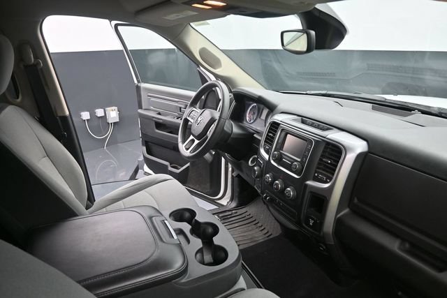 Used 2022 RAM 1500 Classic SLT AWD/4WD image 32