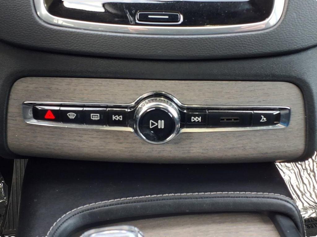 Used 2020 Volvo XC90 T8 Inscription image 24