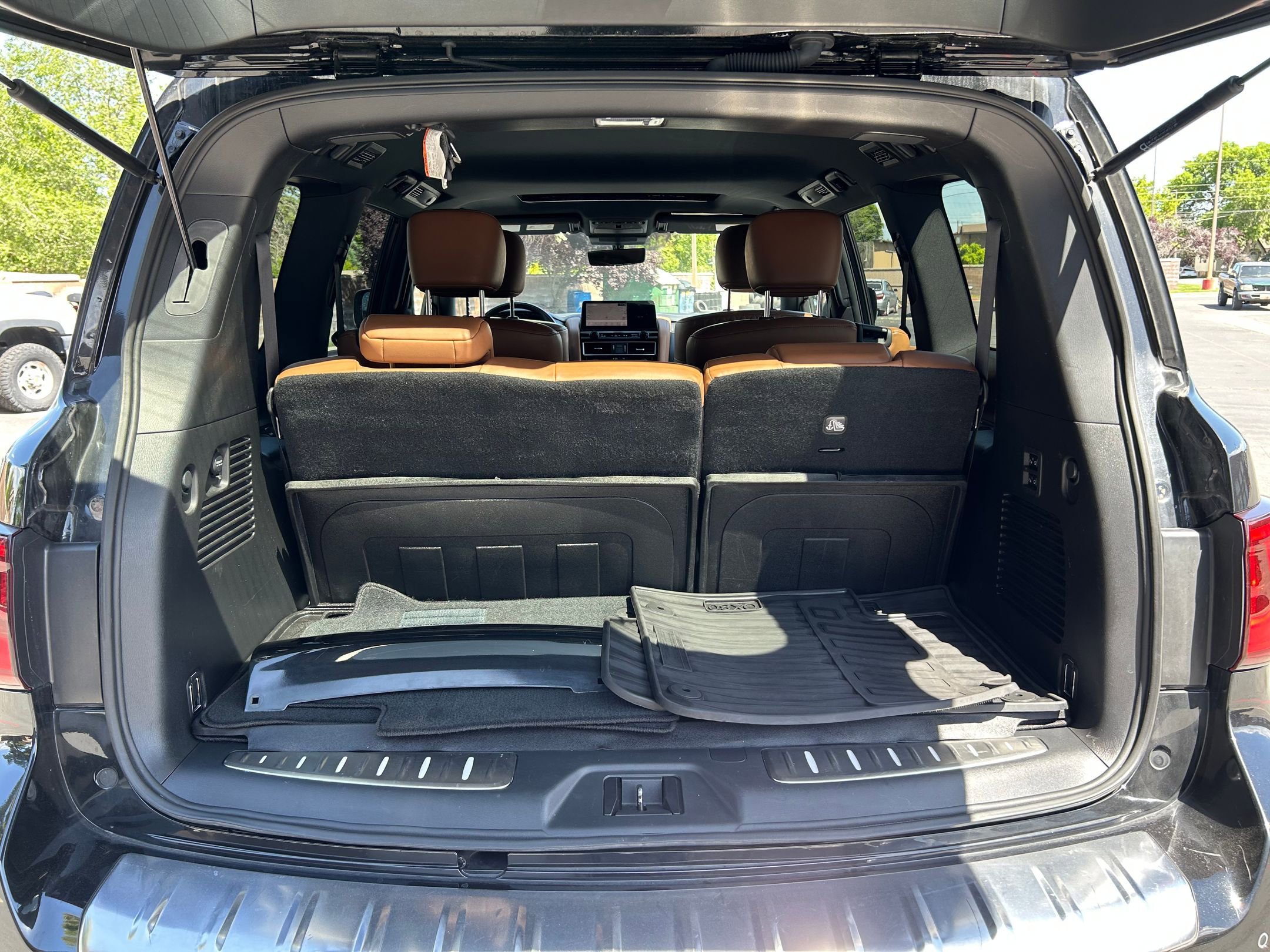 Used 2024 INFINITI QX80 Sensory w/ All-Season Package AWD/4WD image 27