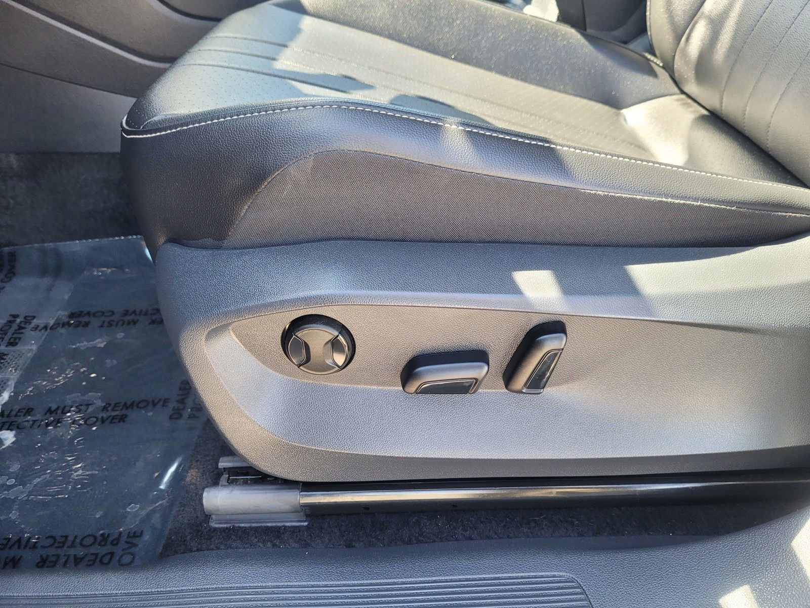 Used 2024 Volkswagen Tiguan SE image 11