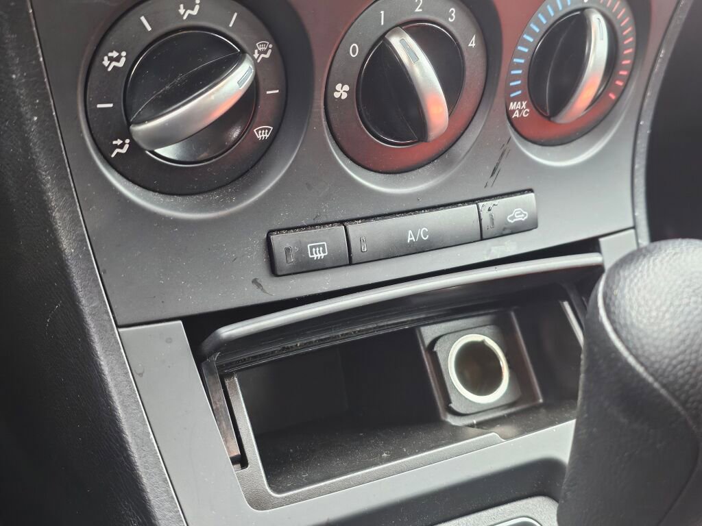 Used 2013 MAZDA MAZDA3 i SV w/ Convenience Pkg image 34