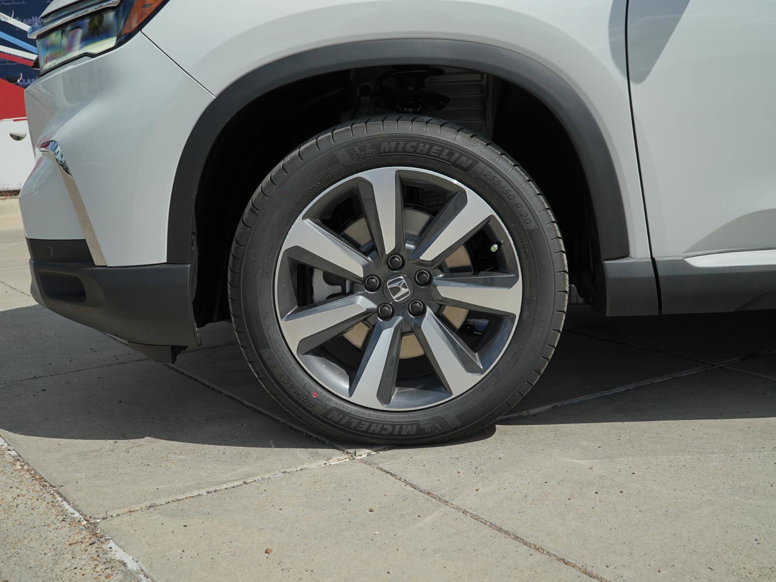 Used 2025 Honda Pilot Touring image 12