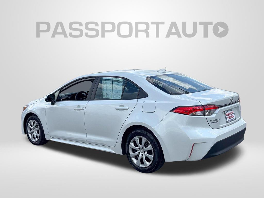 Used 2025 Toyota Corolla LE FWD image 4