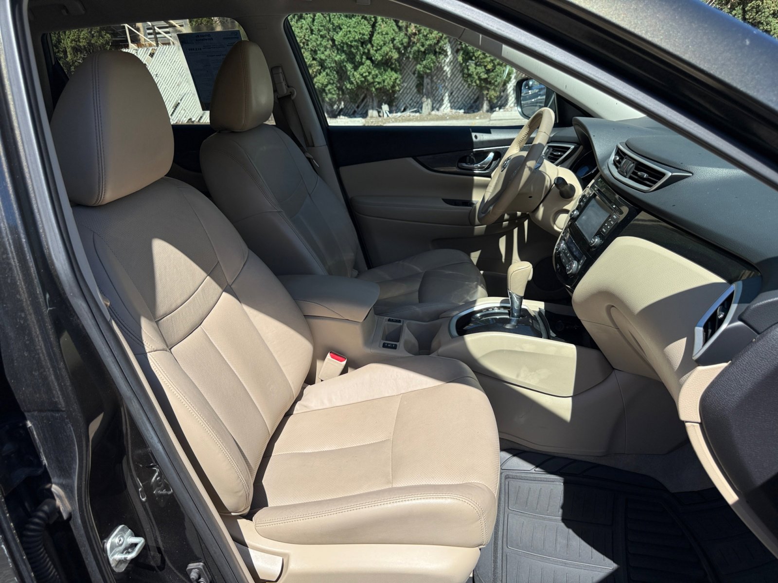 Used 2015 Nissan Rogue SL image 22