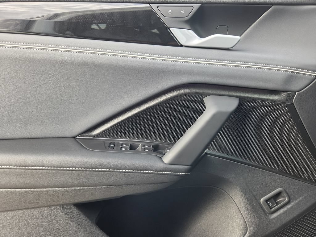 New 2026 Volkswagen Tiguan SEL R-Line AWD/4WD image 19