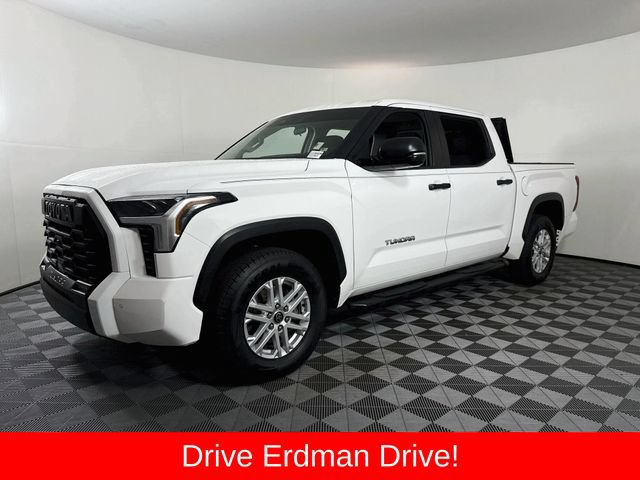 Used 2022 Toyota Tundra SR5 w/ Convenience Package RWD image 3