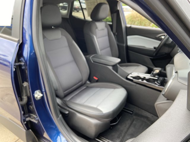 Used 2024 Chevrolet Trax LT w/ Driver Confidence Package FWD image 21