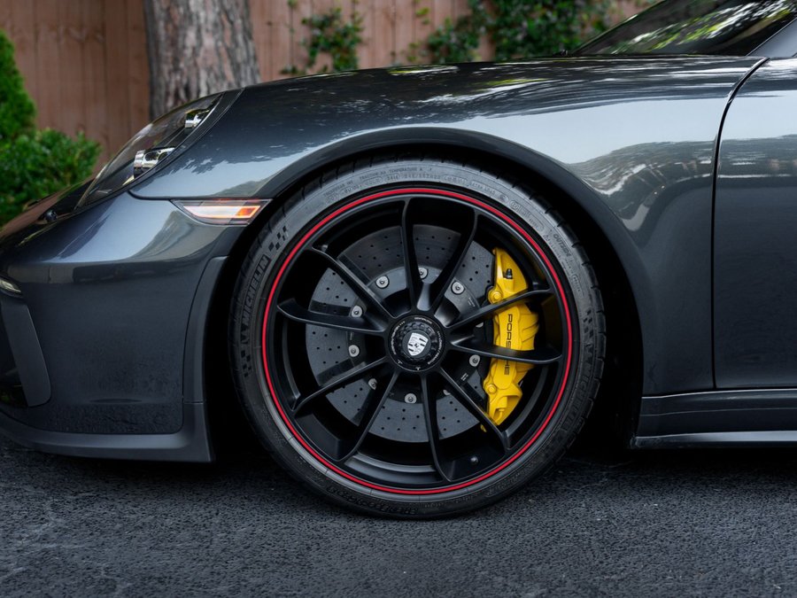 Used 2019 Porsche 911 Speedster RWD image 11