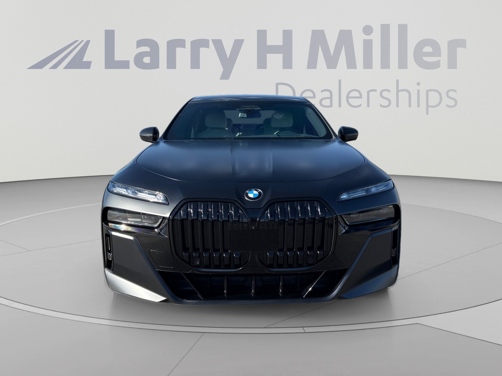 Used 2023 BMW 760i xDrive w/ Executive Package AWD/4WD image 8