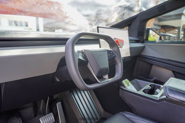 Used 2024 Tesla Cybertruck Cyberbeast AWD/4WD image 17