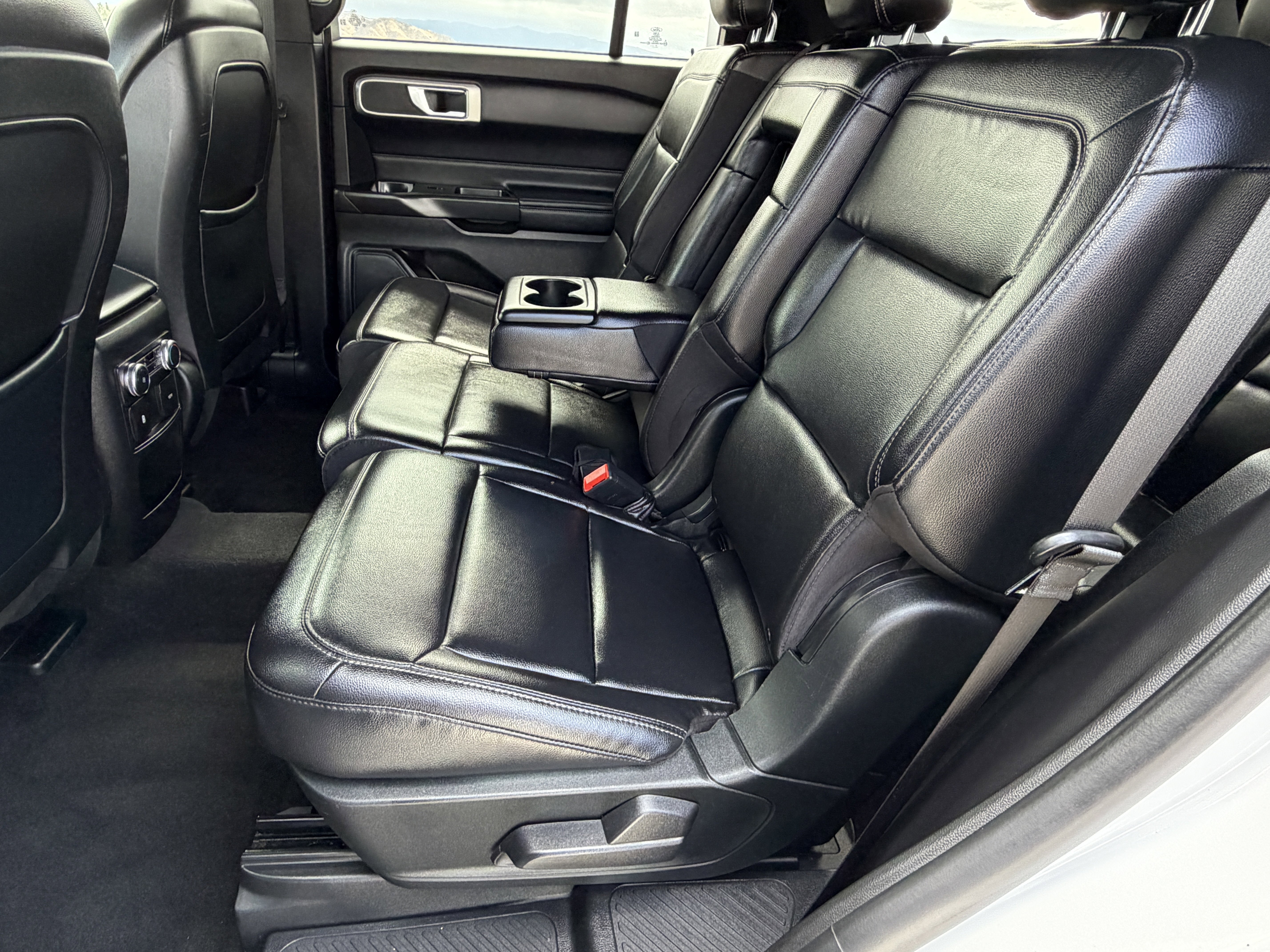 Used 2020 Ford Explorer XLT w/ Equipment Group 202A RWD image 31