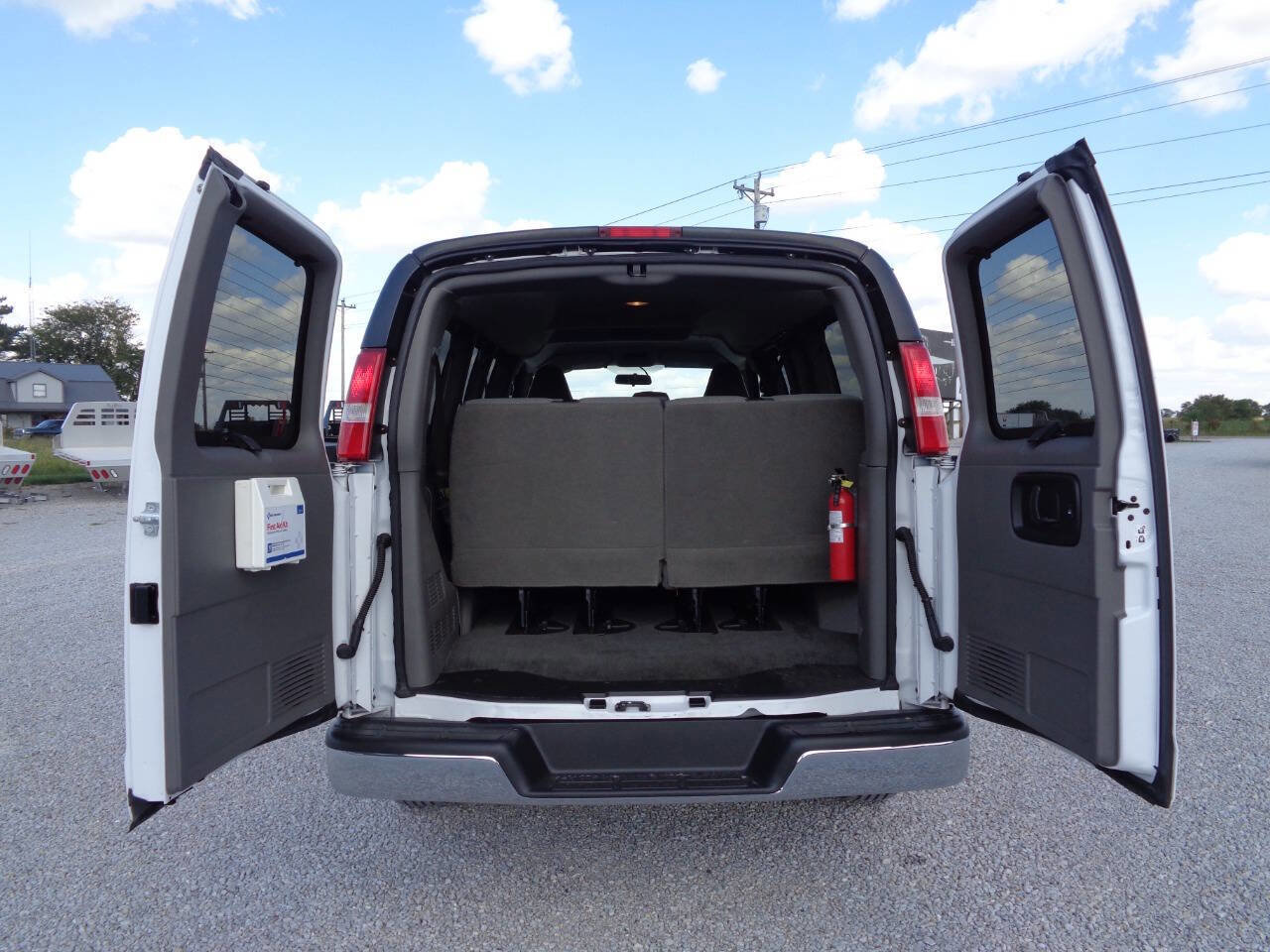 Used 2018 Chevrolet Express 3500 LS image 14