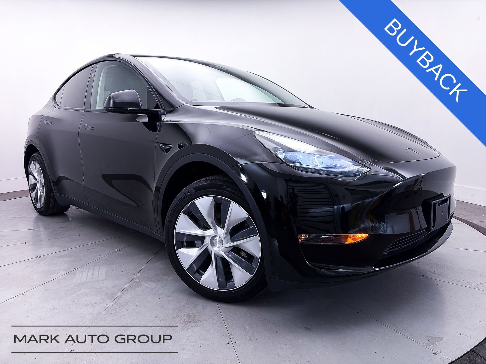 Used 2023 Tesla Model Y Long Range AWD/4WD image 1