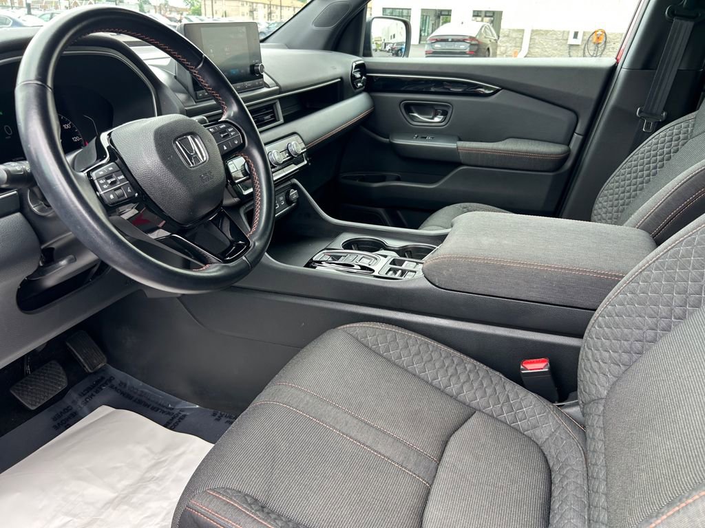 Used 2023 Honda Pilot Sport image 11