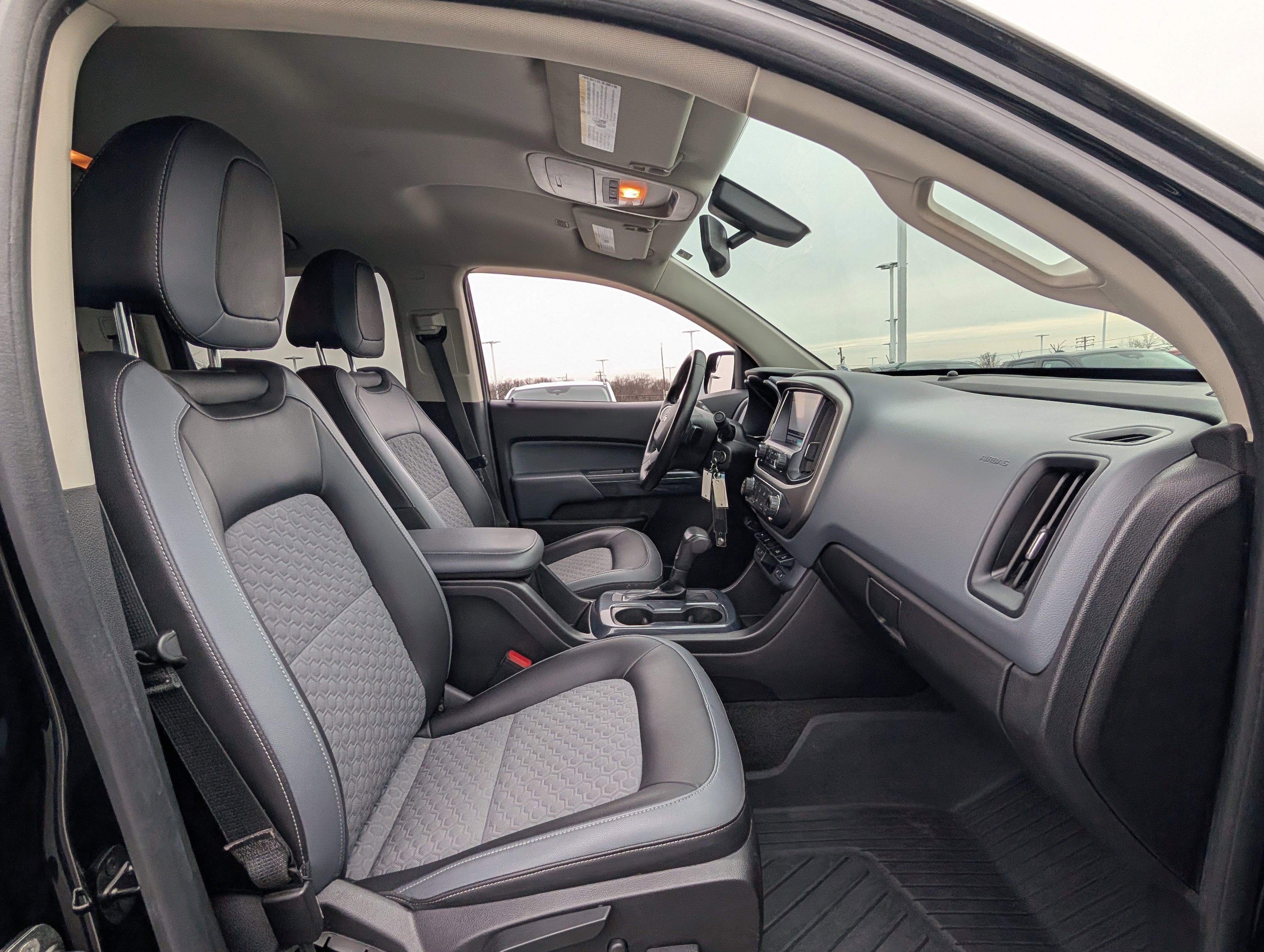 Used 2018 Chevrolet Colorado Z71 w/ Z71 Midnight Edition image 11