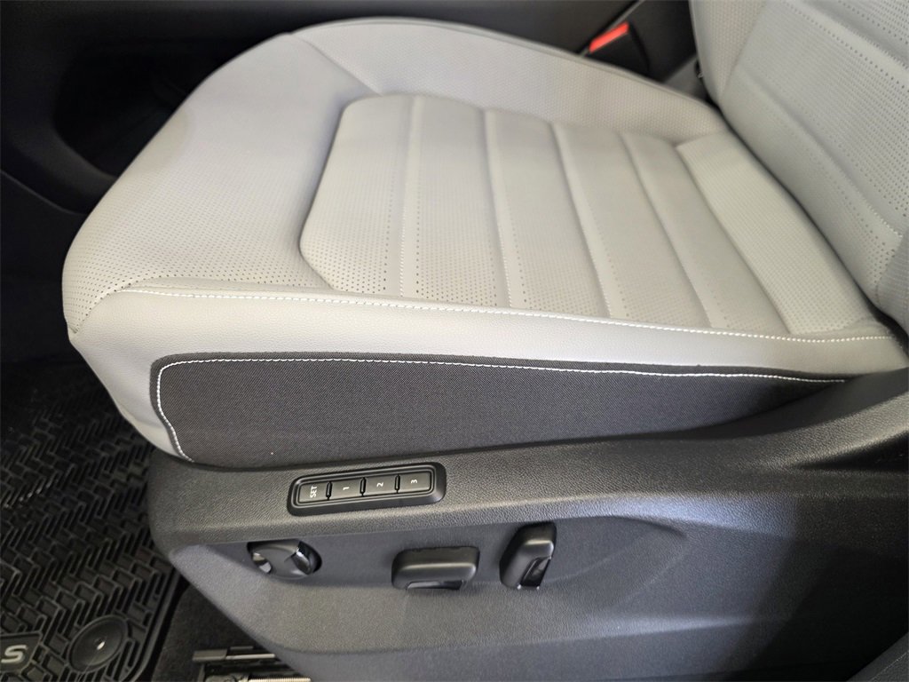 New 2026 Volkswagen Atlas Cross Sport SEL R-Line image 18