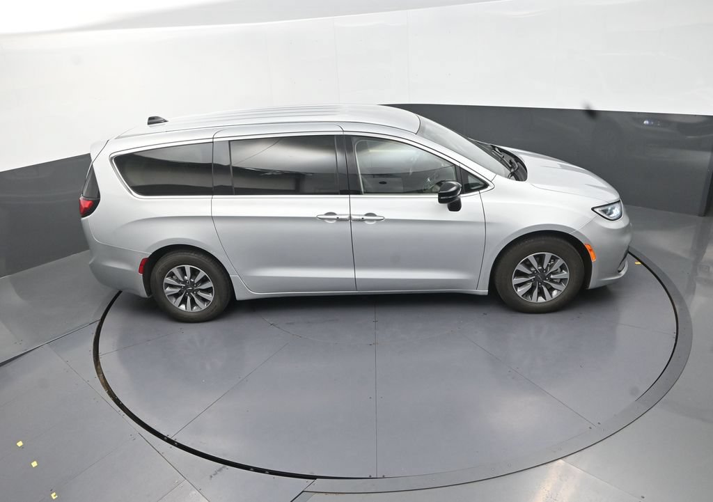 Used 2024 Chrysler Pacifica Limited FWD image 20