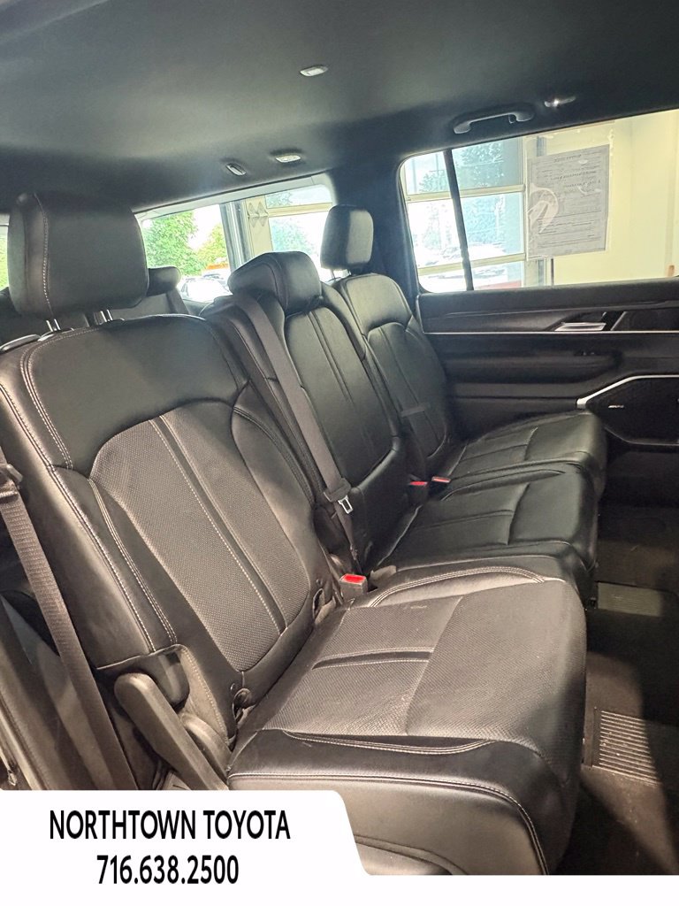 Used 2024 Jeep Wagoneer Series II w/ Flexible Seating Group RWD image 20