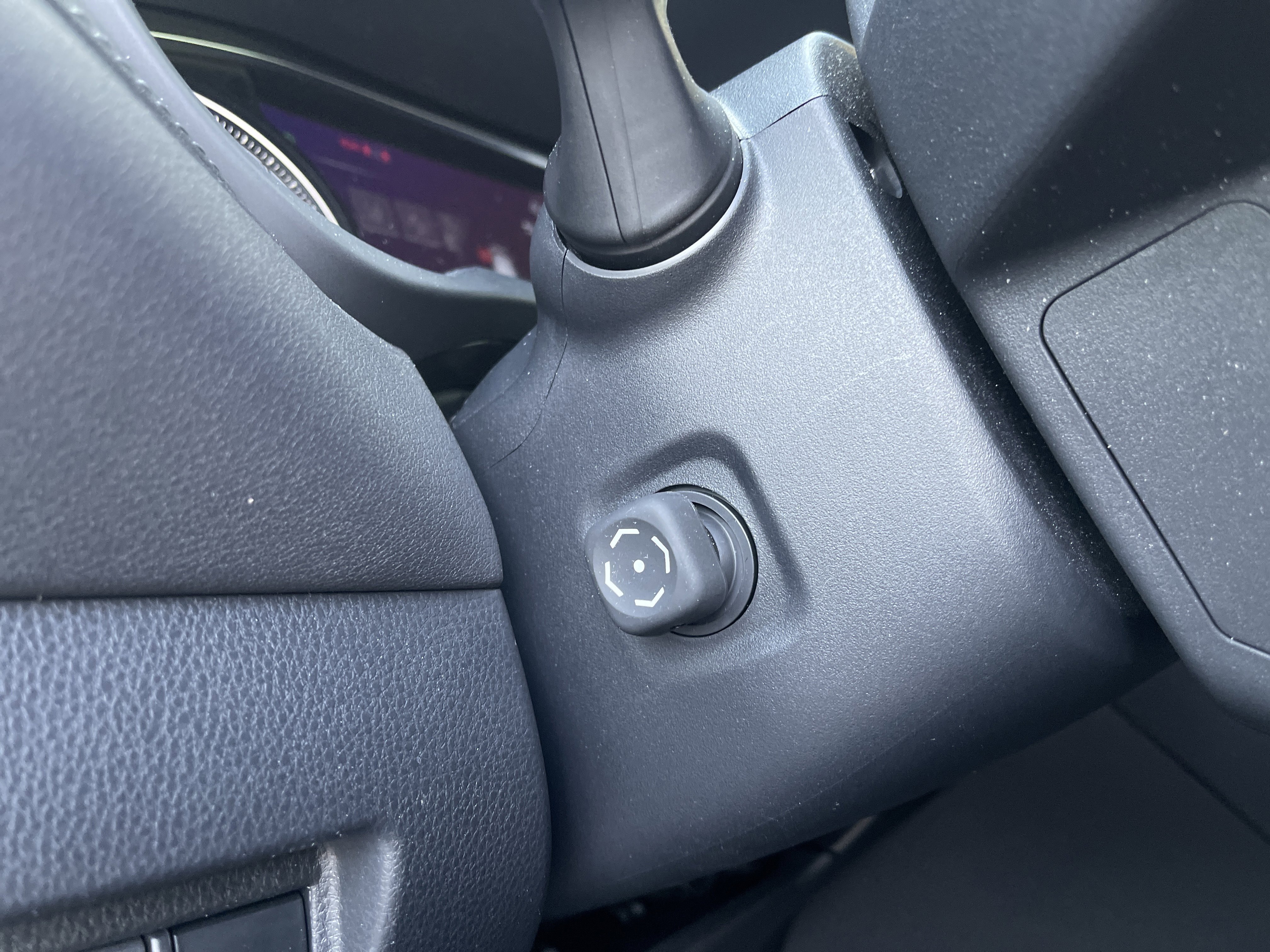 Used 2023 Toyota Venza XLE image 23