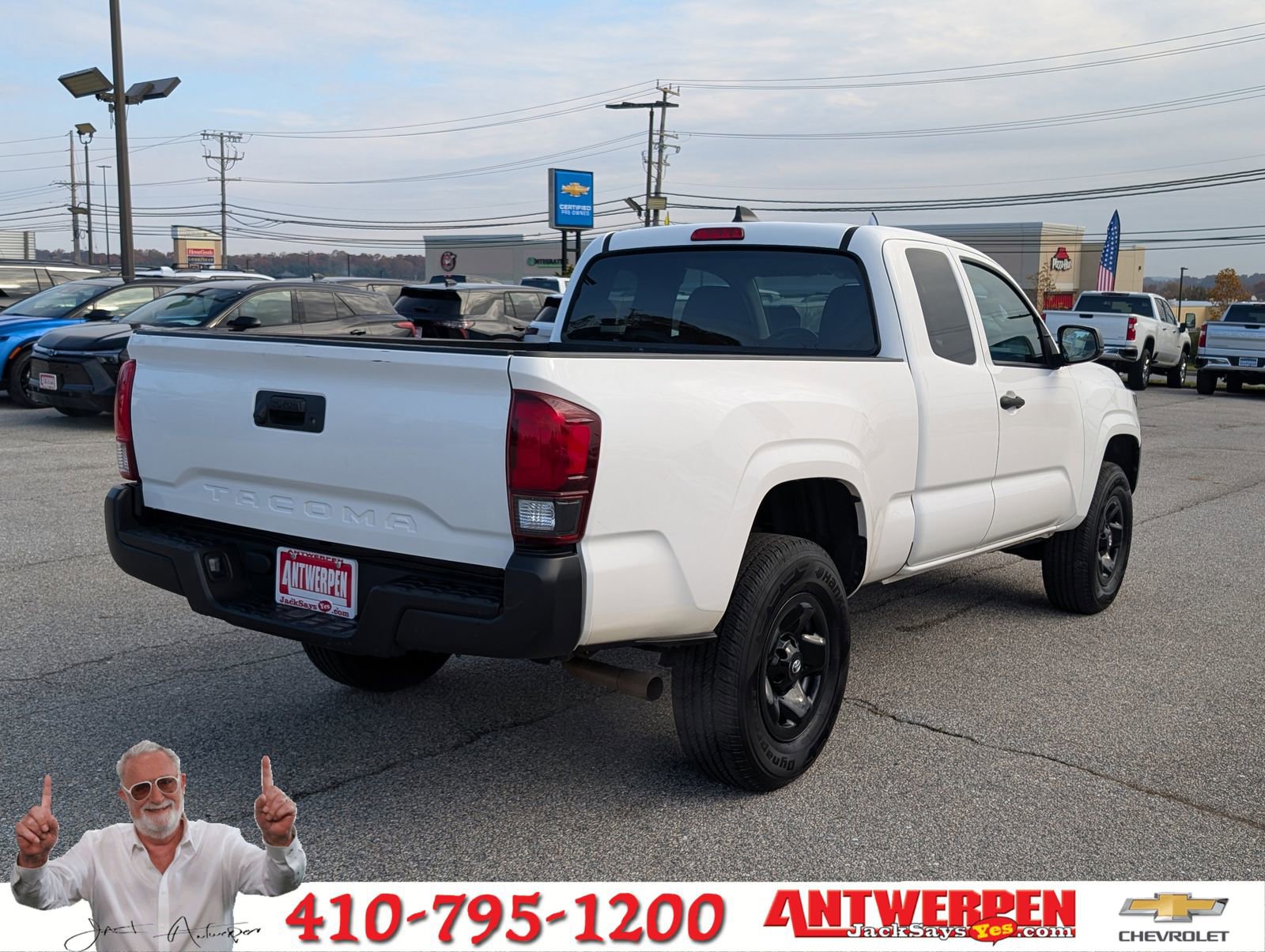 Used 2022 Toyota Tacoma SR image 3