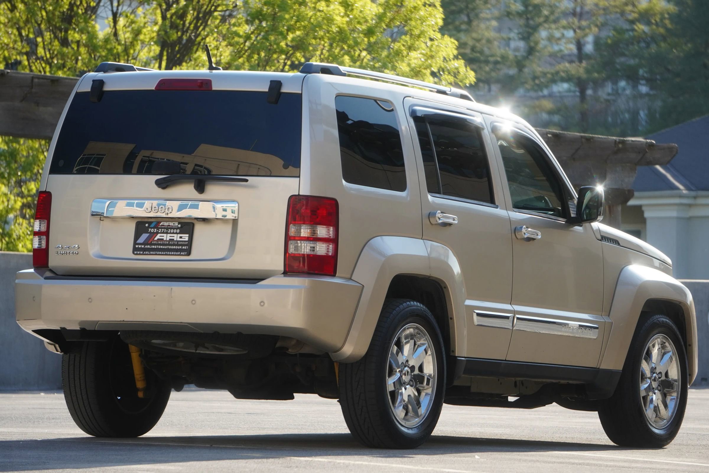 Used 2010 Jeep Liberty Limited w/ Tire & Wheel Group image 13