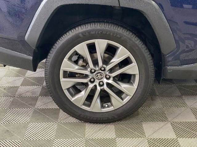 Used 2022 Toyota RAV4 XLE Premium image 39