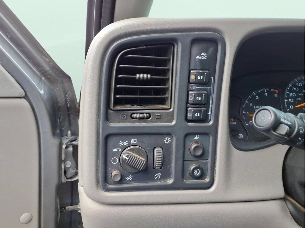 Used 2007 GMC Sierra 3500 SLT w/ Heavy-Duty Power Package AWD/4WD image 17