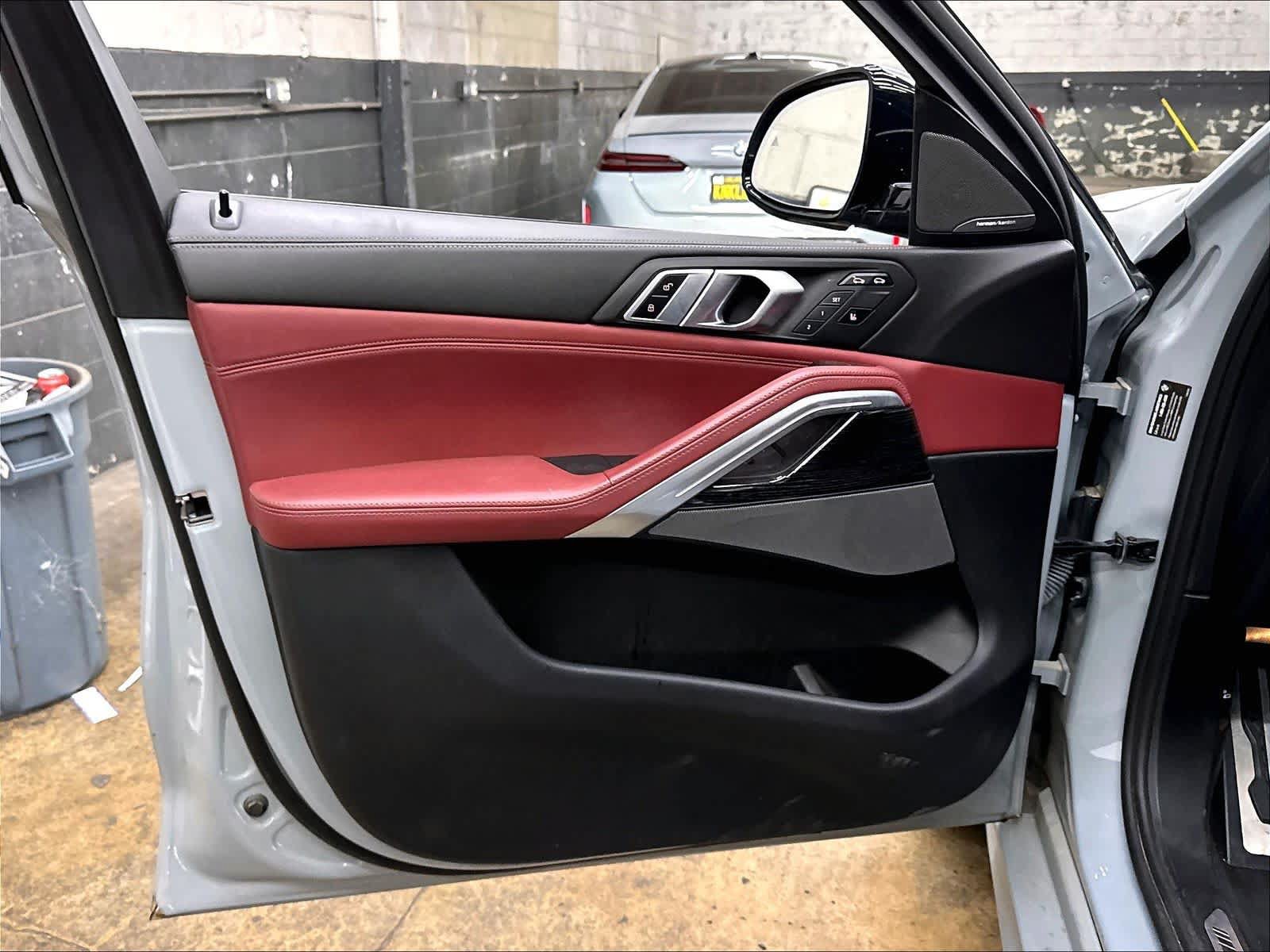 Used 2024 BMW X6 xDrive40i w/ Premium Package AWD/4WD image 25
