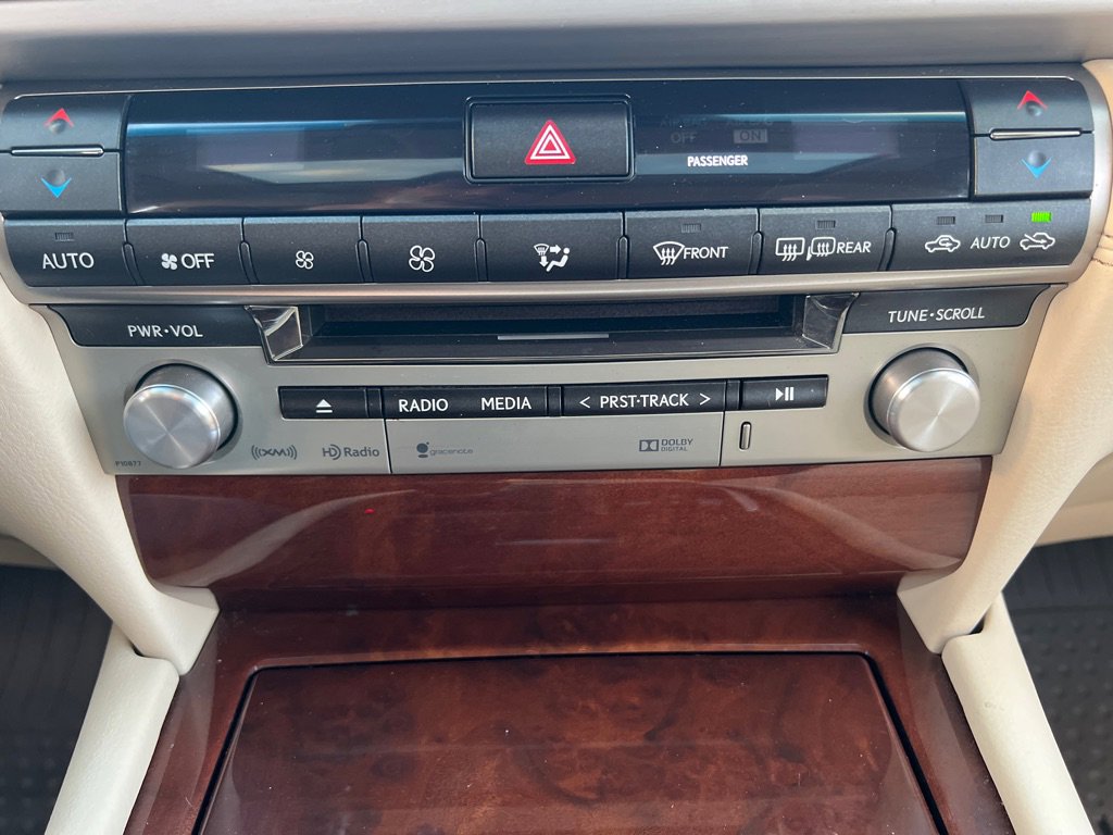 Used 2015 Lexus LS 460 image 30