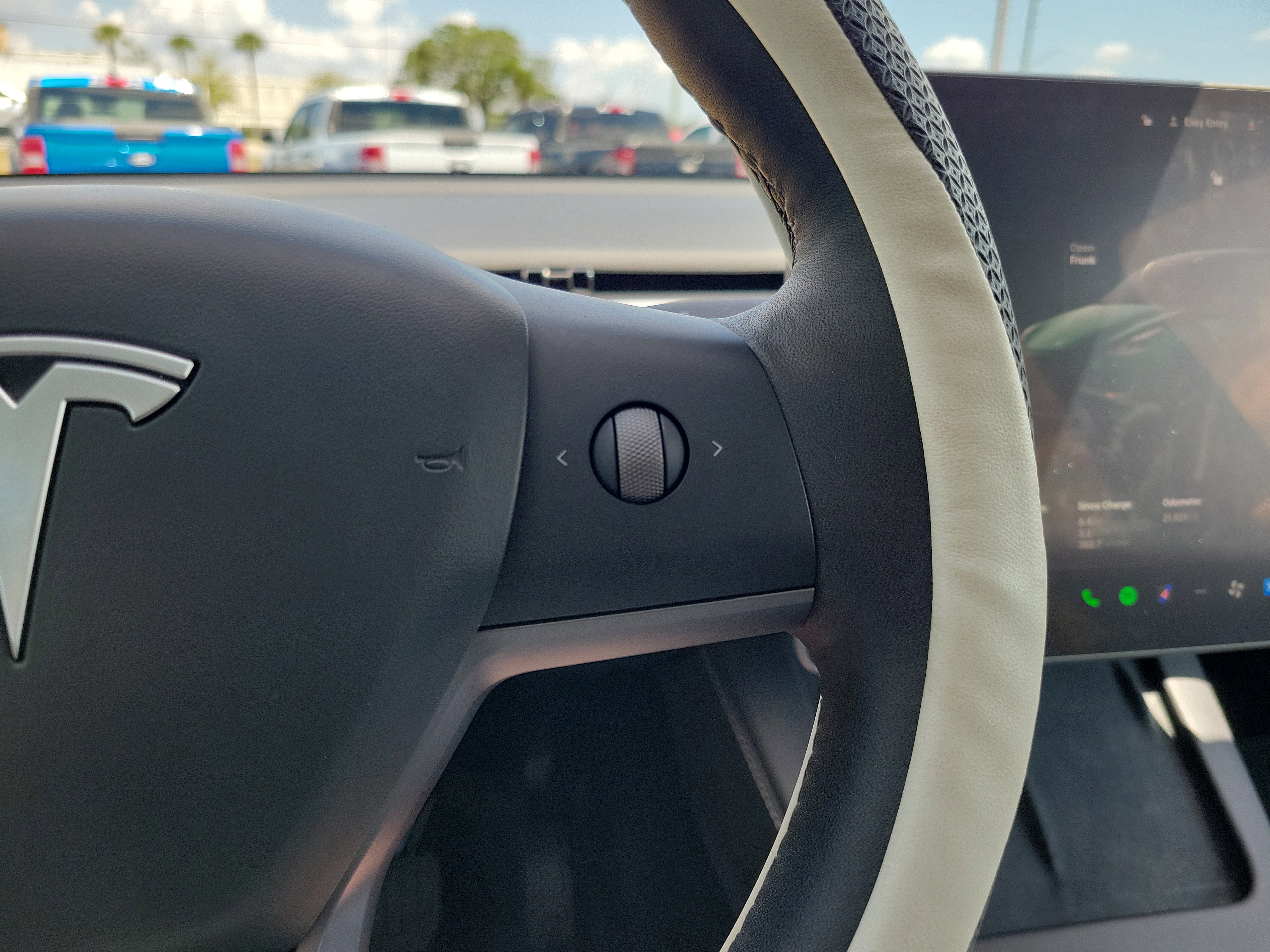 Used 2025 Tesla Model Y Long Range AWD/4WD image 23