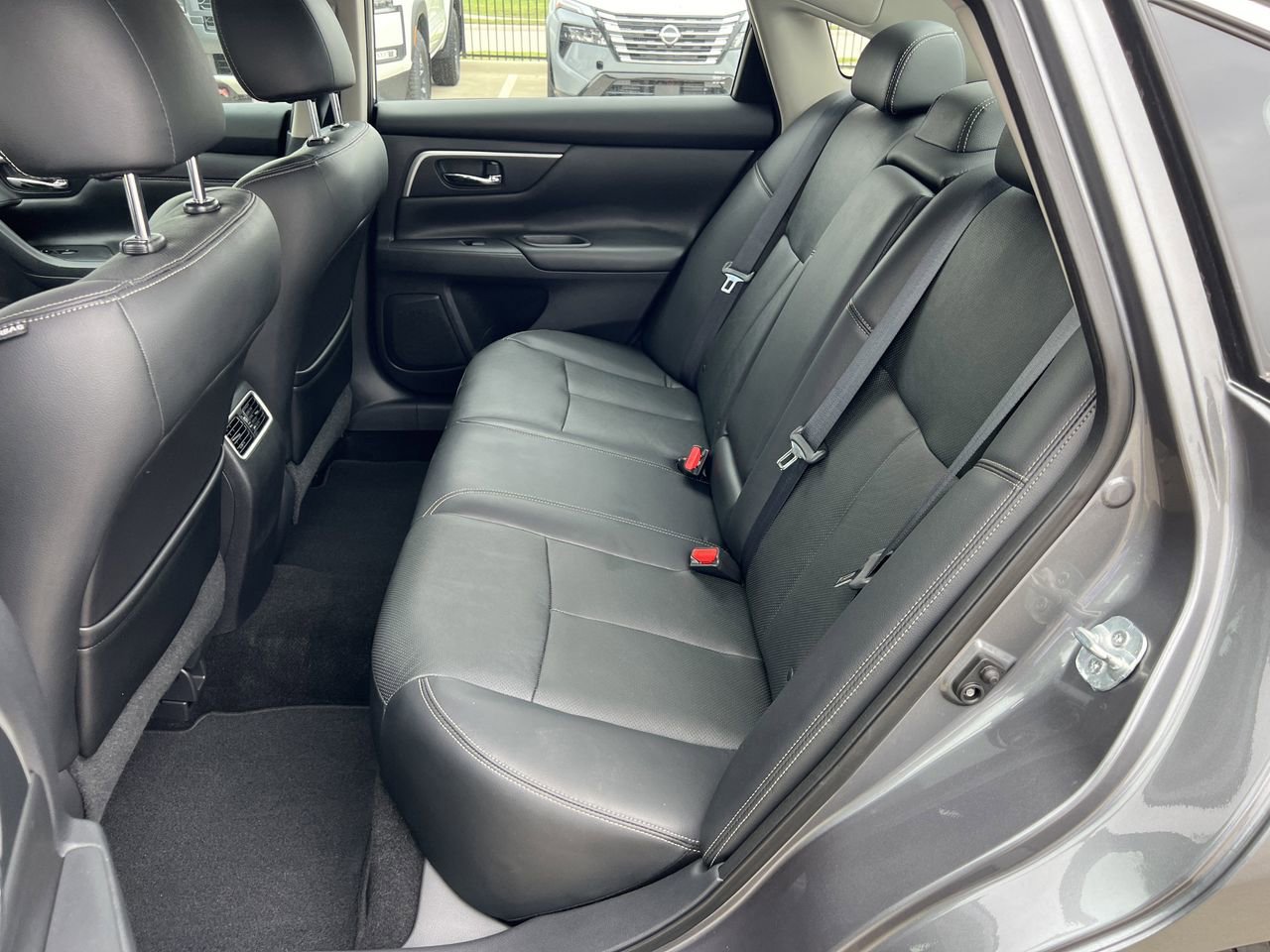 Used 2016 Nissan Altima 2.5 SL w/ 2.5 Technology w/LED Package FWD image 12