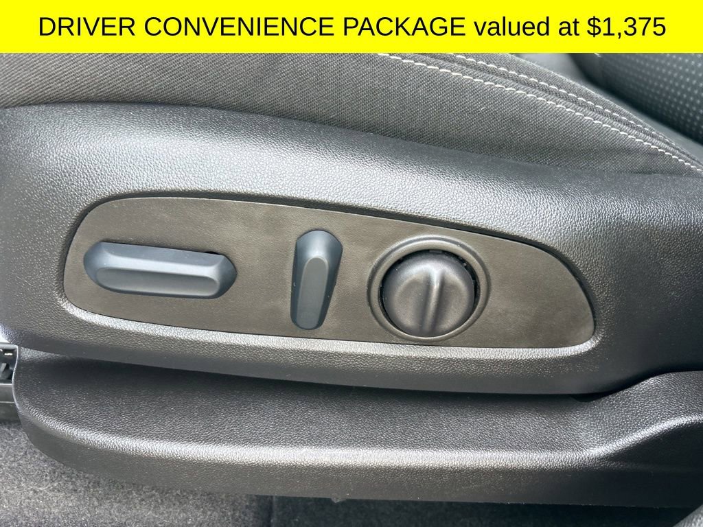 Used 2022 GMC Terrain SLE w/ Driver Convenience Package image 4