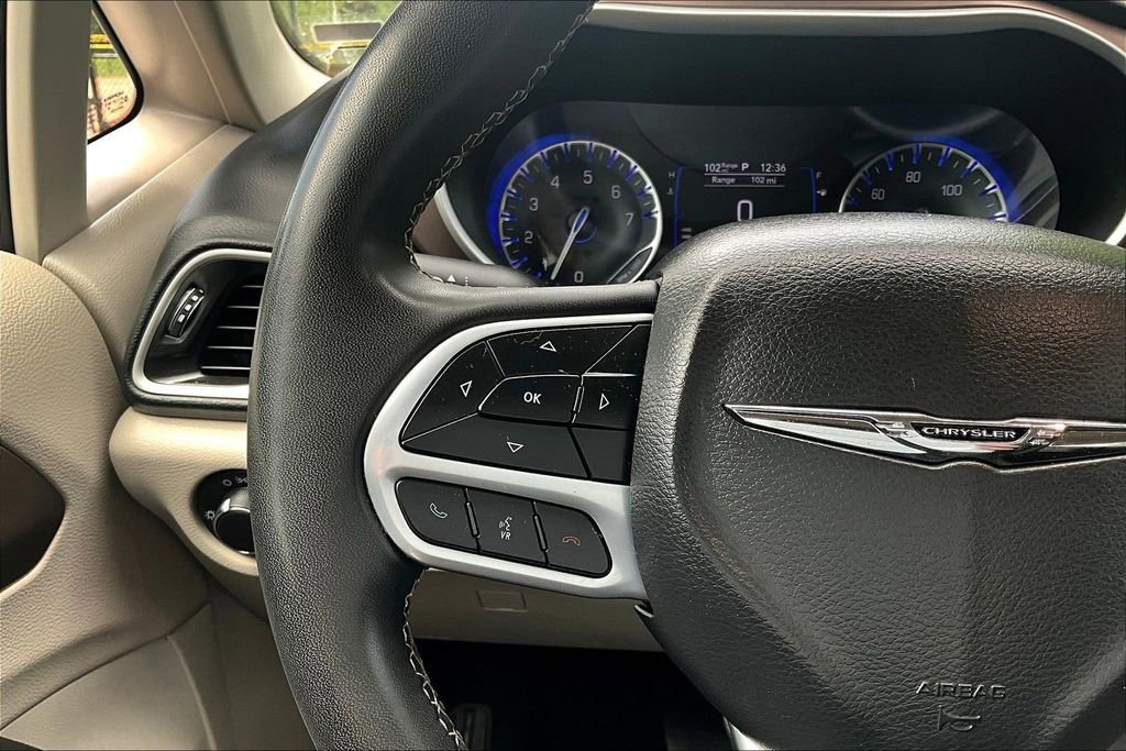 Used 2023 Chrysler Voyager LX FWD image 12