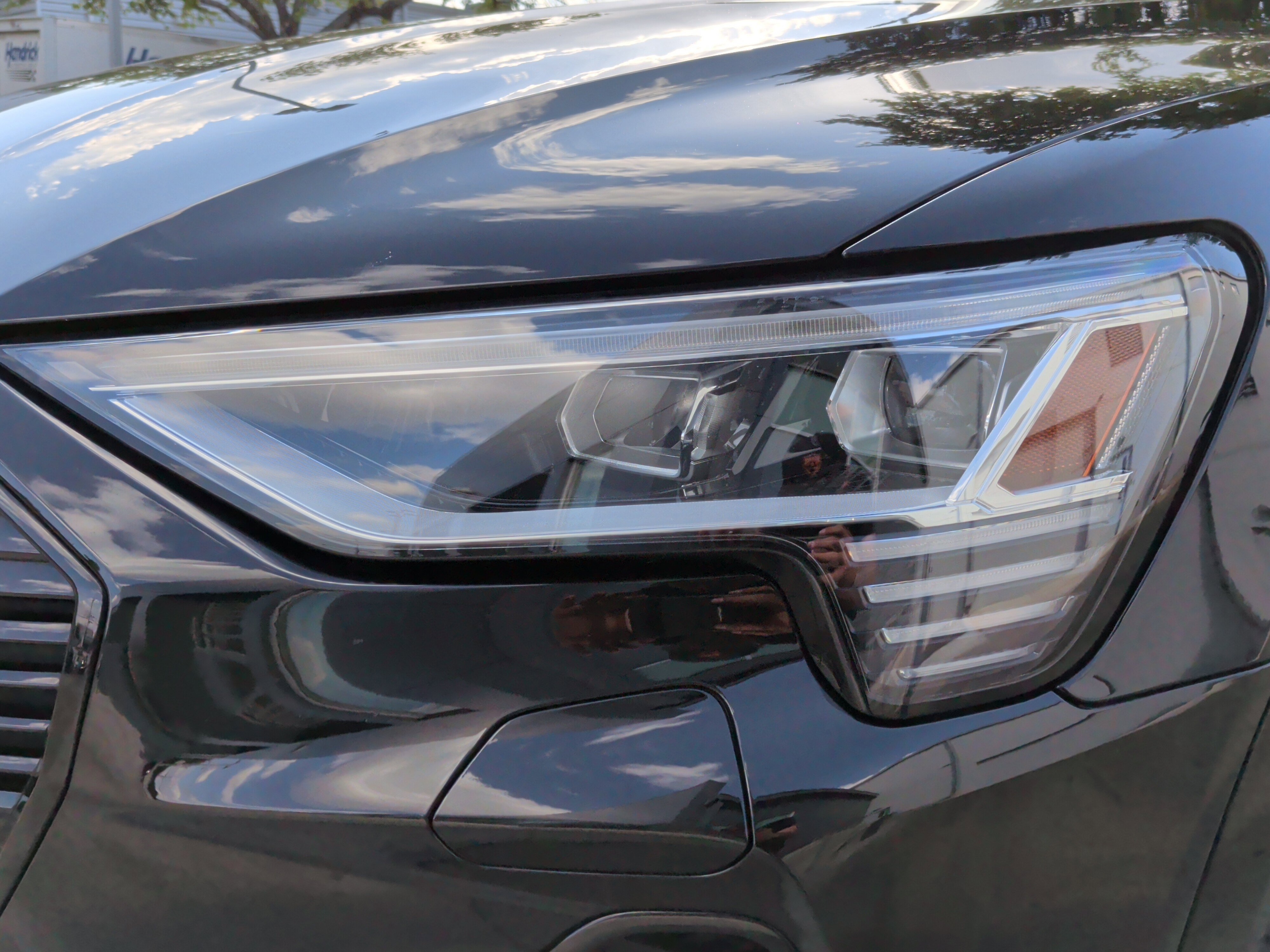 Used 2023 Audi e-tron Premium w/ Convenience Plus Package image 6